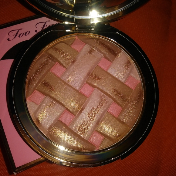 Too Faced Radiant Matte Bronzer - Picture 5 of 6